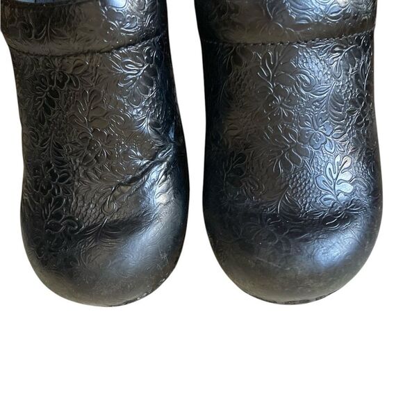 Dansko Black Embossed Clogs Woman’s Size 8.5 - Picture 9 of 15